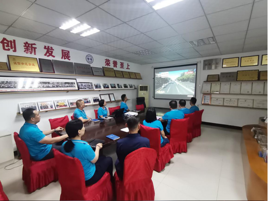 公司組織中層領(lǐng)導(dǎo)觀看《全國(guó)抗擊新冠肺炎疫情表彰大會(huì)》回放